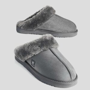 Nearr brand gray fuzzy furry slippers size 9 NEW in box memory foam faux…
